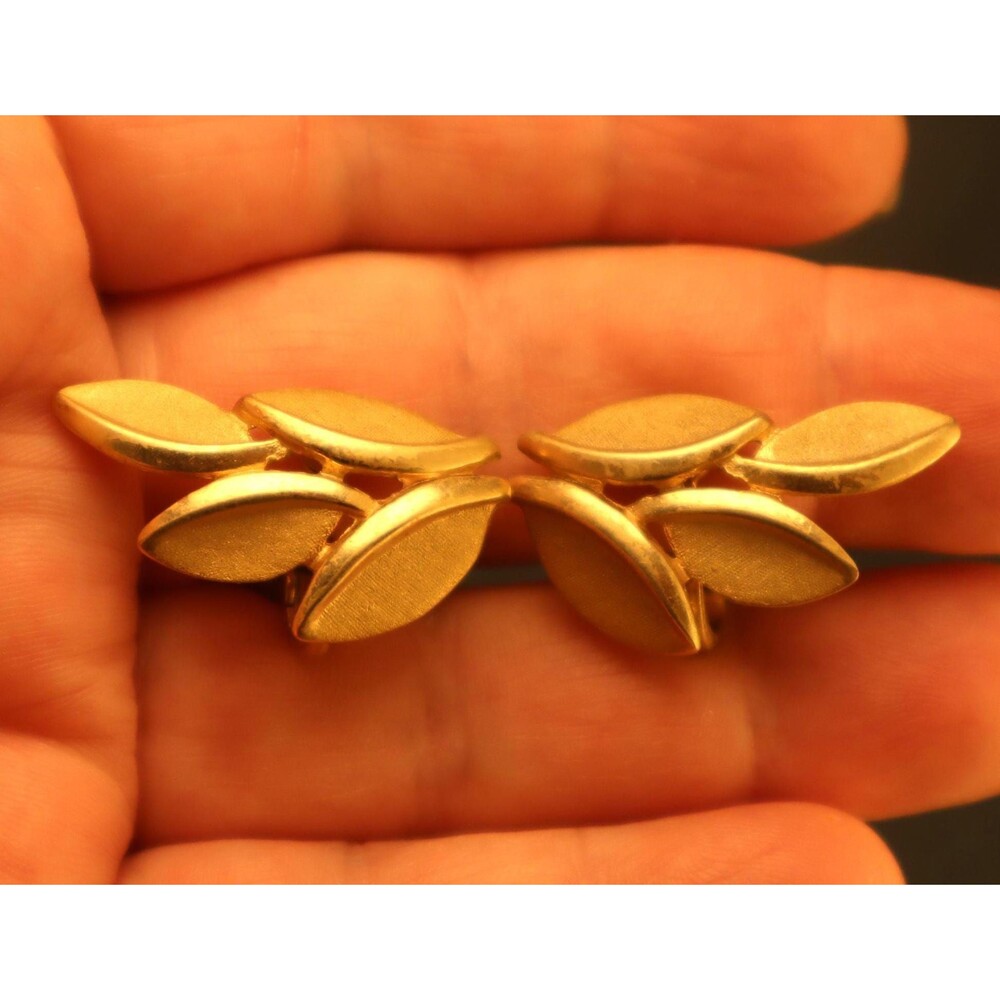 Vintage Trifari Gold Leaf Earrings